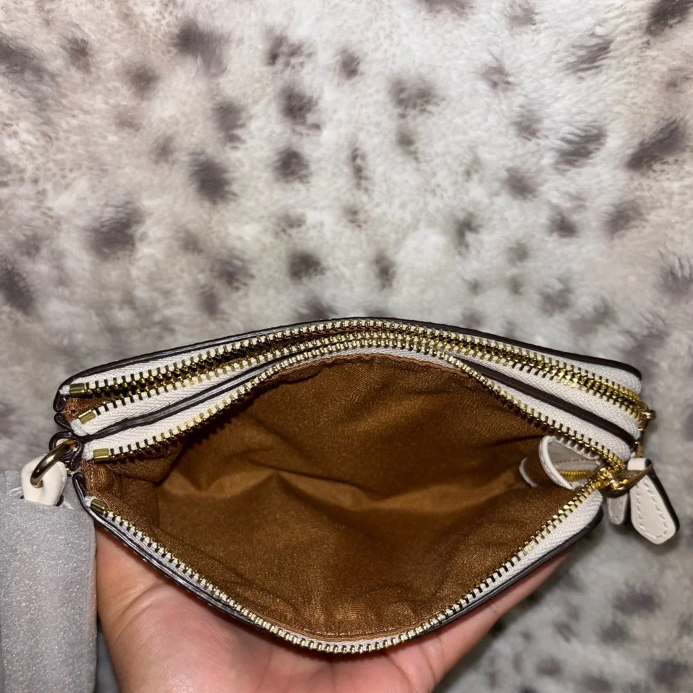 COACH SIGNATURE PRINT DOUBLE CORNER ZIP WRISTLET